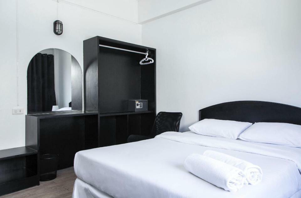 Crystal Hotel Hua Hin HHQ Exterior foto